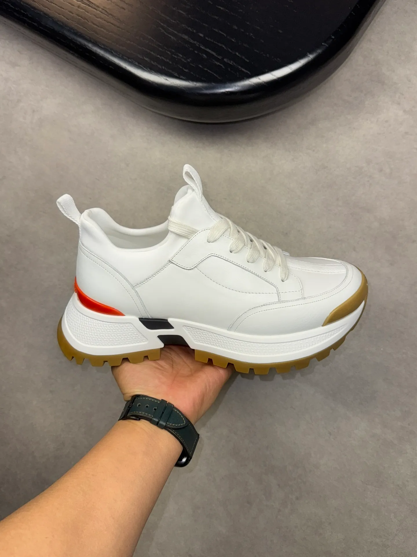 [HERMES] Hermès men's shoes💰560💰 - High-end quality original casual sports shoes - Upper: 🔝Nappa calfskin, high-grade elastic cloth, brand webbing - Lining: elastic cloth, foot pad; water-dyed cowhide - Outsole: ultra-light T men's shoes 💰U foam rubber; two-color molded outsole -Ultra-high quality control and fine workmanship: outstanding (high-end, extravagance, grade) -Size: 39-44 (38, 45, can be customized)